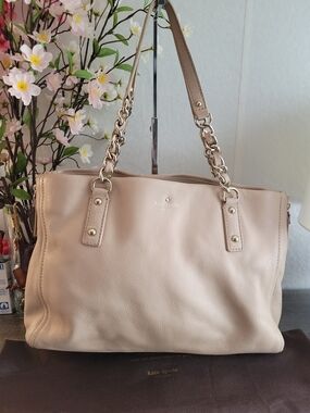 Kate Spade New York Pebbled Leather Tote Bag in Beige